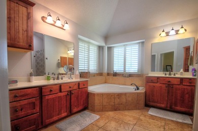 5.92 Acres with large custom home, in-ground pool, guest house - photo 27