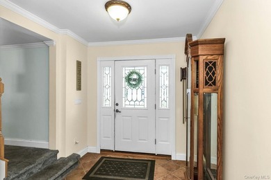 Welcome home to this beautiful Colonial in the highly - photo 4