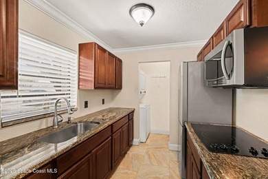 Enjoy comfort, convenience, and style in this beautifully - photo 4