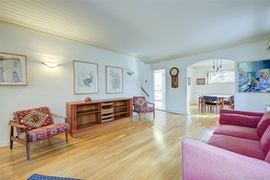Welcome to this lovely 3 bed, 2 bath home located in the - photo 5