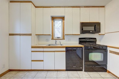Welcome to this lovely 3 bed, 2 bath home located in the - photo 10