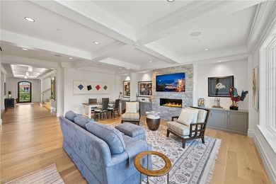 Steps from the boutique shopping and dining of Crayton Cove and - photo 2