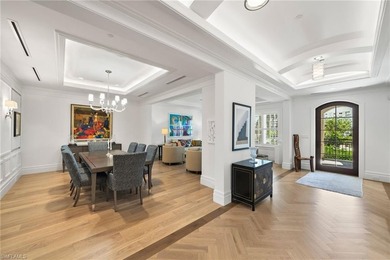 Steps from the boutique shopping and dining of Crayton Cove and - photo 7
