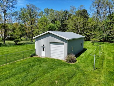 Welcome to this serene and private setting on 1.23 acres backing - photo 4