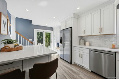From the moment you arrive, the classic Colonial charm draws you - photo 10