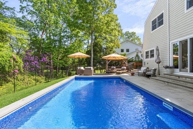 This property offers exclusive access to a private sandy bay - photo 3
