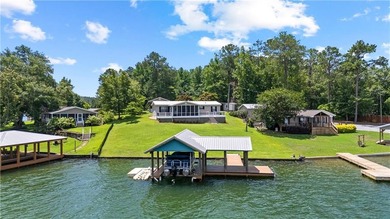 Looking for your personal waterfront oasis? The home features 3 - photo 1