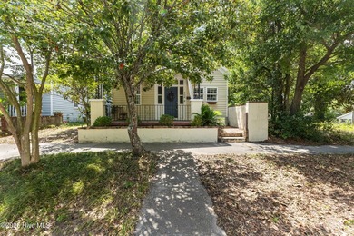 Welcome to 804 S 6th Street, a charming and affordable downtown - photo 1