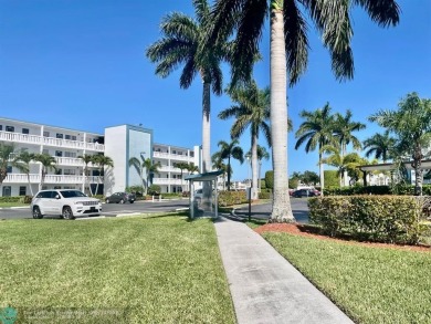 Lake Condo For Sale in Boca Raton, Florida