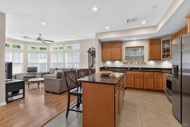 The BEST unit in Stoneleigh Woods is a bright, first floor end - photo 15