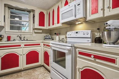 Expanded open floor plan.....This 3 bedroom 2.5 bath townhome is - photo 17