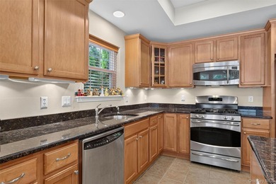 The BEST unit in Stoneleigh Woods is a bright, first floor end - photo 17