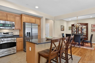 The BEST unit in Stoneleigh Woods is a bright, first floor end - photo 20