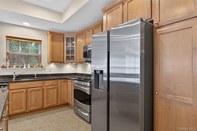 The BEST unit in Stoneleigh Woods is a bright, first floor end - photo 21