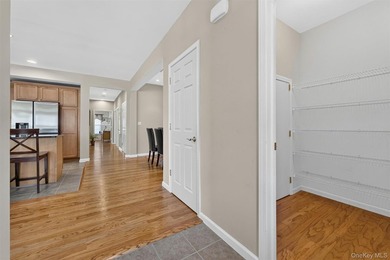 The BEST unit in Stoneleigh Woods is a bright, first floor end - photo 23