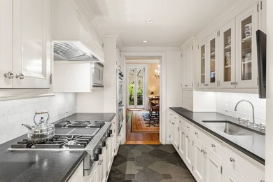 A Rare Brooklyn Heights Townhouse Offering. Introducing an - photo 3