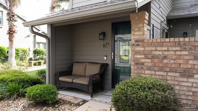 Enjoy coastal living in this updated 3-bedroom 2-bath townhome - photo 4