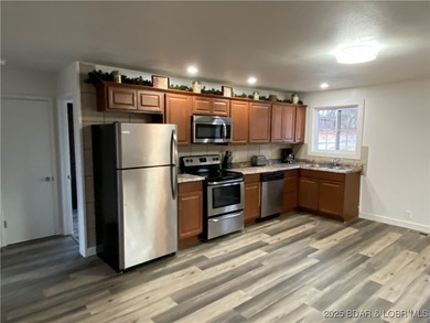 Great location for this adorable home. Home has 5 bedrooms and 5 - photo 7