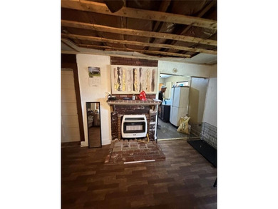 2 Bedroom, 1 Bath small home with kitchen, laundry space, front - photo 5