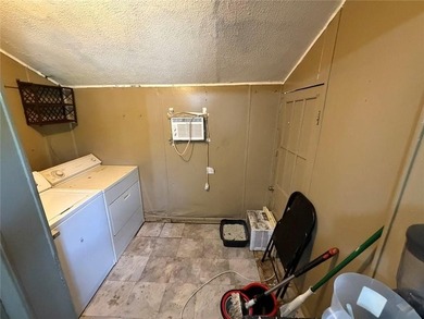 2 Bedroom, 1 Bath small home with kitchen, laundry space, front - photo 8