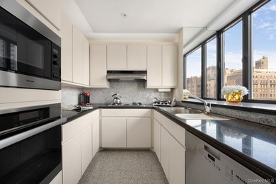 Located at the prime corner of 80th Street and Madison Avenue - photo 7