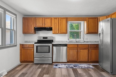Completely remodeled interior from top to bottom, this country - photo 11