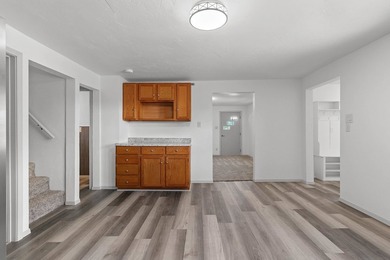 Completely remodeled interior from top to bottom, this country - photo 13