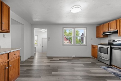 Completely remodeled interior from top to bottom, this country - photo 14