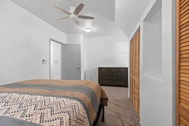 Completely remodeled interior from top to bottom, this country - photo 19