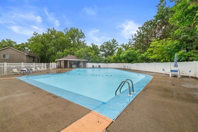 Beautifully updated 3BR/2BA first-floor condo in the rarely - photo 23