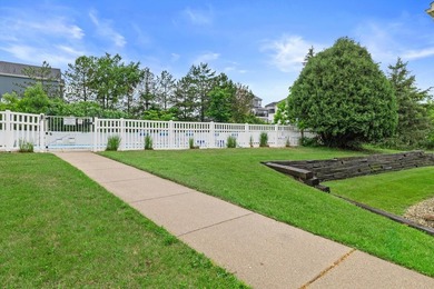Beautifully updated 3BR/2BA first-floor condo in the rarely - photo 24