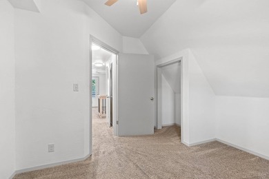 Completely remodeled interior from top to bottom, this country - photo 24