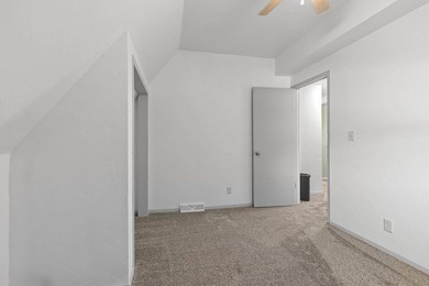 Completely remodeled interior from top to bottom, this country - photo 27