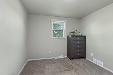 Completely remodeled interior from top to bottom, this country - photo 28
