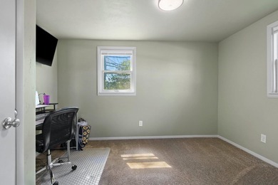 Completely remodeled interior from top to bottom, this country - photo 29