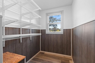 Completely remodeled interior from top to bottom, this country - photo 33