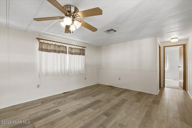 Location, location, location! Wonderful split floorplan, 2 bed 2 - photo 6