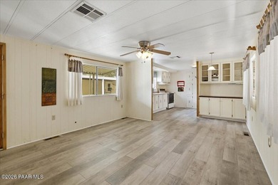 Location, location, location! Wonderful split floorplan, 2 bed 2 - photo 7
