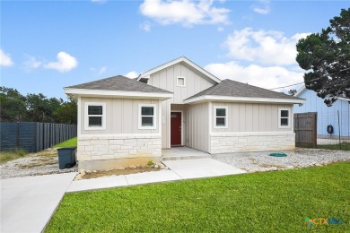Lake Home For Sale in Canyon Lake, Texas