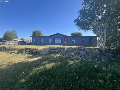 Lake Home For Sale in Umatilla, Oregon