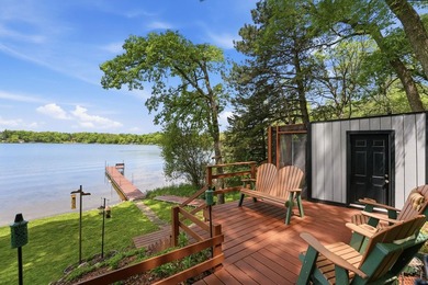 Completely renovated and move-in ready, this charming 2-bedroom - photo 3