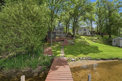 Completely renovated and move-in ready, this charming 2-bedroom - photo 4