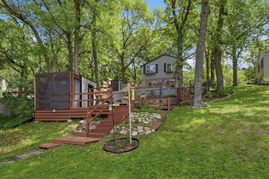 Completely renovated and move-in ready, this charming 2-bedroom - photo 7