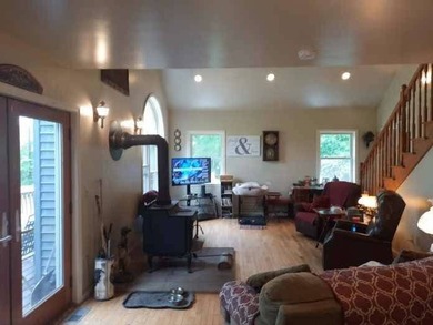 C. 2005 4 BEDROOM/2 BATH RIVERSIDE CONTEMPORARY W/ONE-CAR GARAGE - photo 8