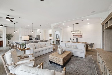 A stunning lakefront estate in the heart of Destin, Florida - photo 7