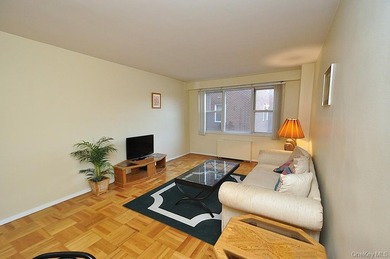 Welcome to this bright one bedroom co-op in highly sought-after - photo 4