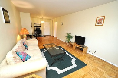 Welcome to this bright one bedroom co-op in highly sought-after - photo 5