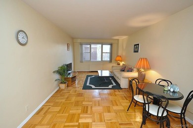 Welcome to this bright one bedroom co-op in highly sought-after - photo 6