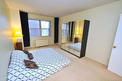 Welcome to this bright one bedroom co-op in highly sought-after - photo 7
