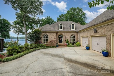 Lake Home ActiveUnderContr in Huntersville, North Carolina